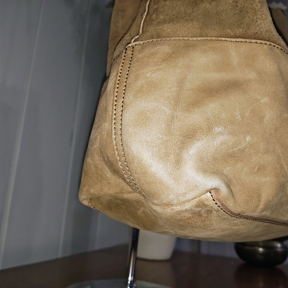 UGG hobo handbag - Picture 7 of 12
